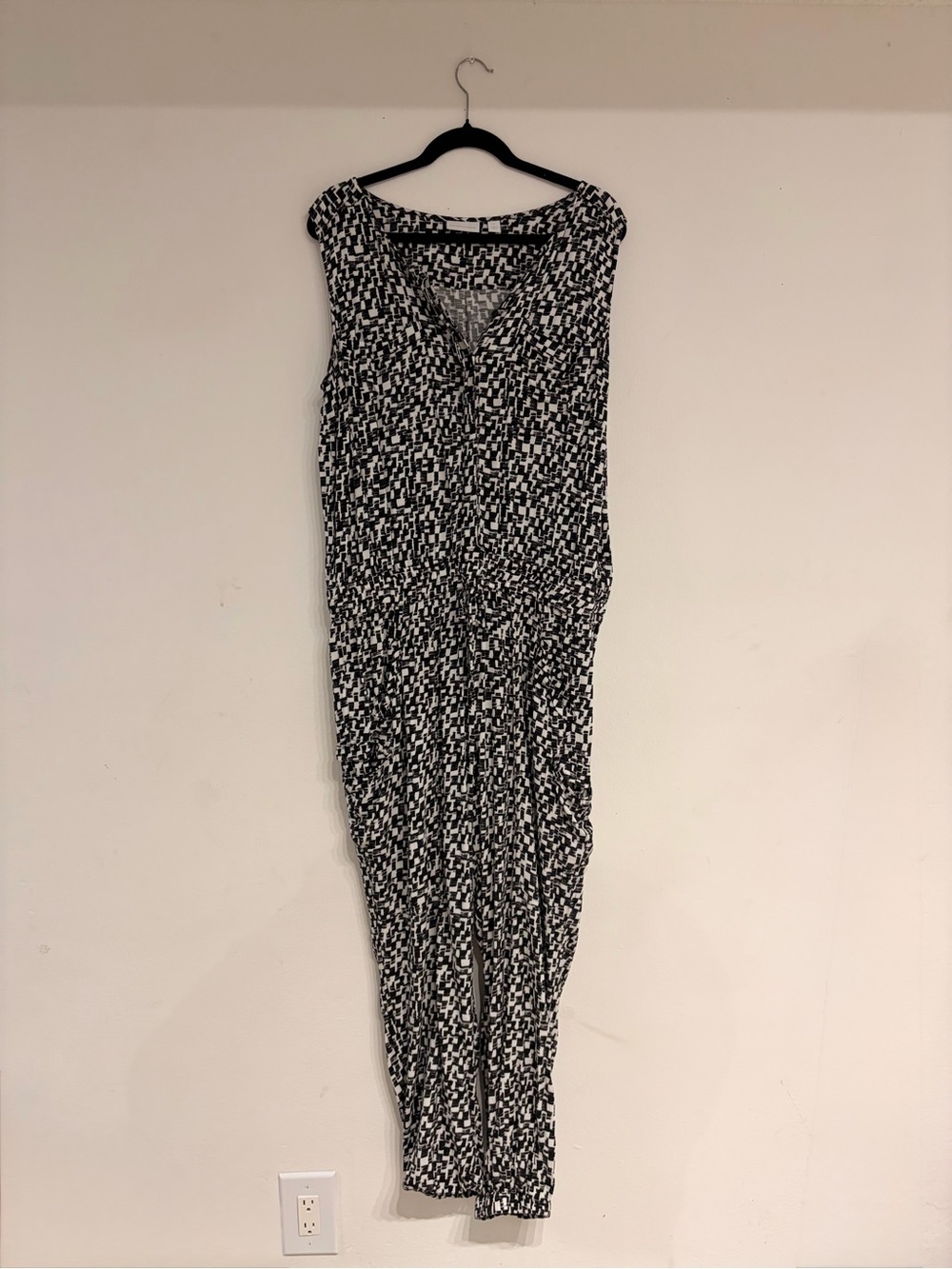 New York & Company Black and White Long Sleeve Printed Romper
